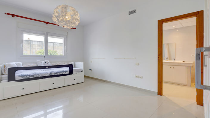 Image No.30-4 Bed Villa for sale