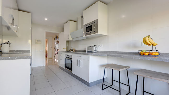 Image No.17-3 Bed Property for sale