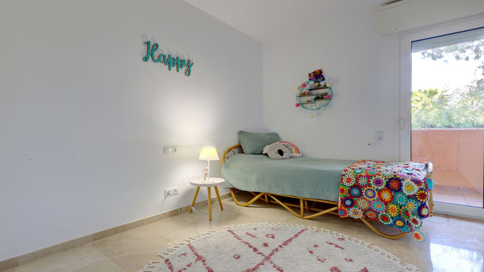 Image No.19-3 Bed Property for sale