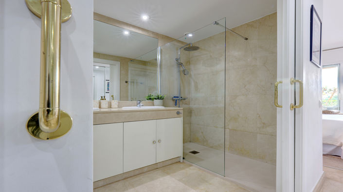 Image No.20-3 Bed Property for sale