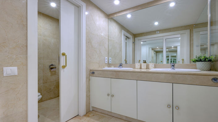 Image No.21-3 Bed Property for sale