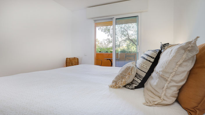 Image No.8-3 Bed Property for sale