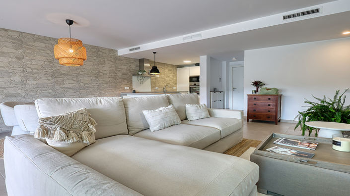 Image No.14-3 Bed Property for sale