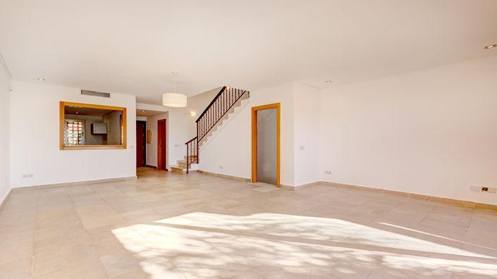 Image No.15-2 Bed Townhouse for sale