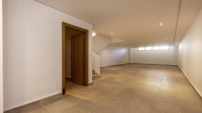 Image No.17-2 Bed Townhouse for sale