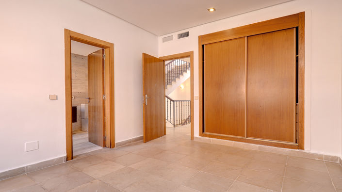 Image No.25-2 Bed Townhouse for sale