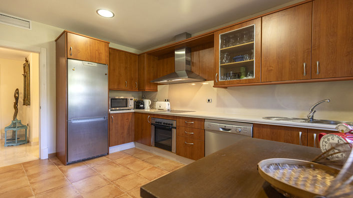 Image No.10-3 Bed Property for sale