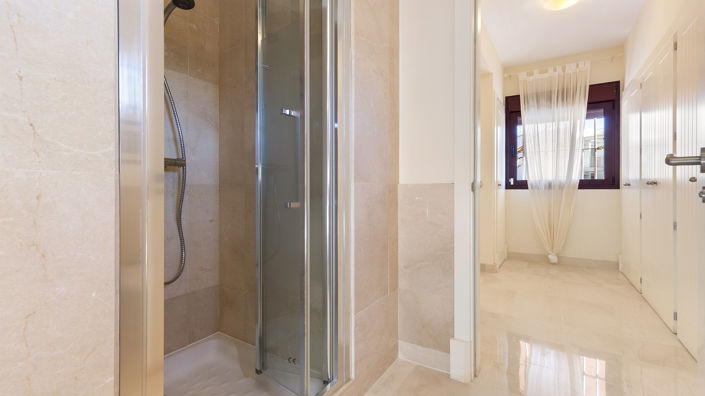 Image No.18-3 Bed Property for sale