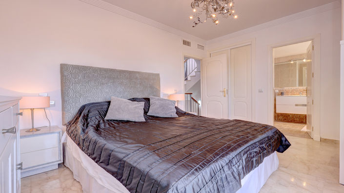 Image No.13-4 Bed Townhouse for sale