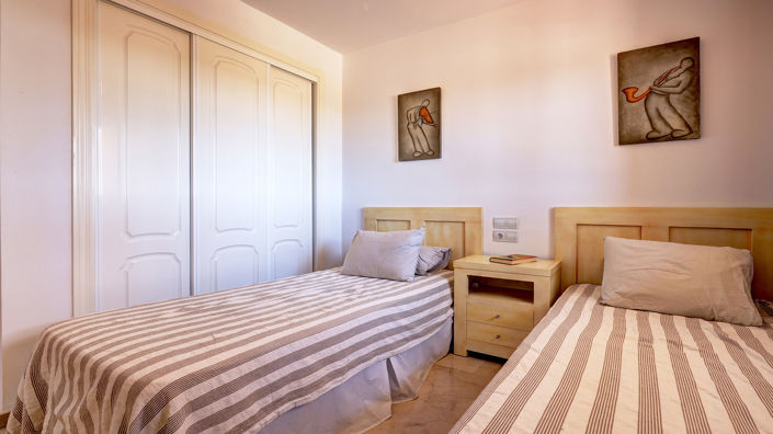 Image No.17-4 Bed Townhouse for sale