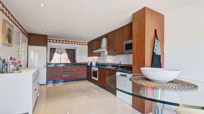 Image No.3-4 Bed Townhouse for sale