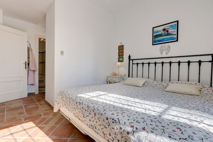 Image No.18-3 Bed Property for sale