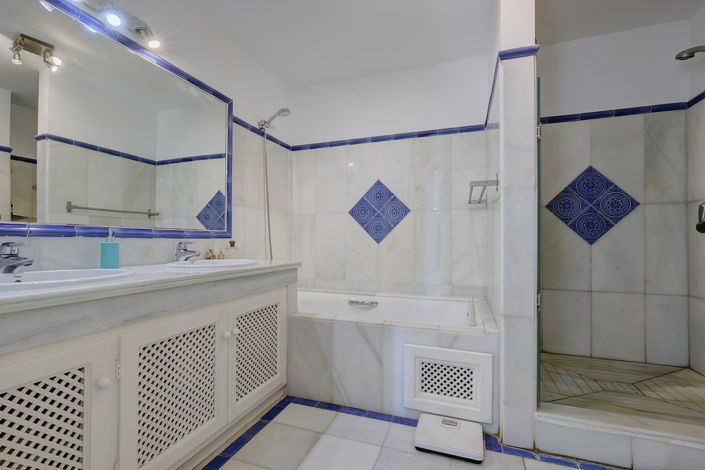 Image No.13-3 Bed Property for sale