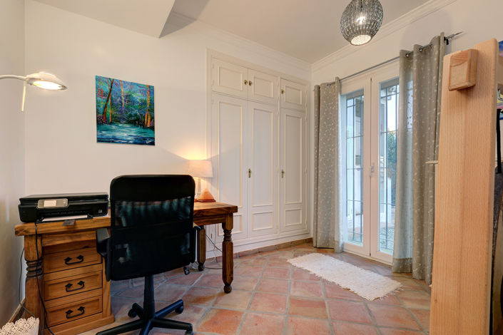 Image No.23-3 Bed Property for sale
