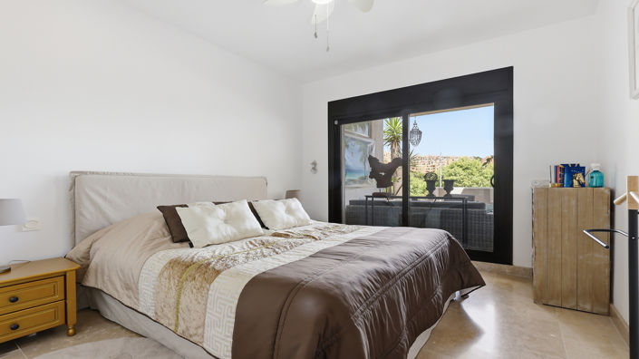 Image No.10-2 Bed Property for sale