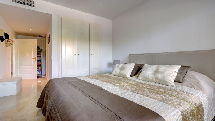 Image No.11-2 Bed Property for sale