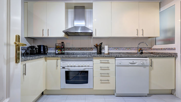 Image No.28-2 Bed Property for sale