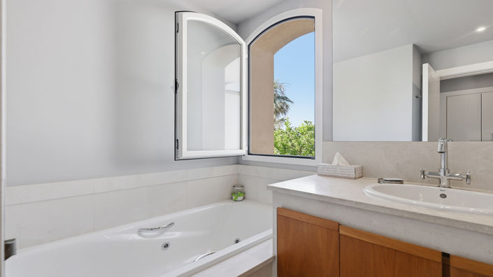 Image No.29-3 Bed Apartment for sale