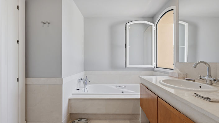 Image No.36-3 Bed Apartment for sale