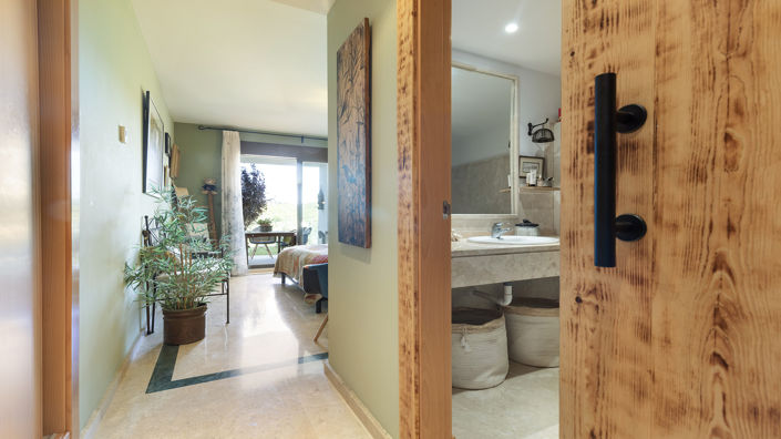 Image No.15-2 Bed Property for sale