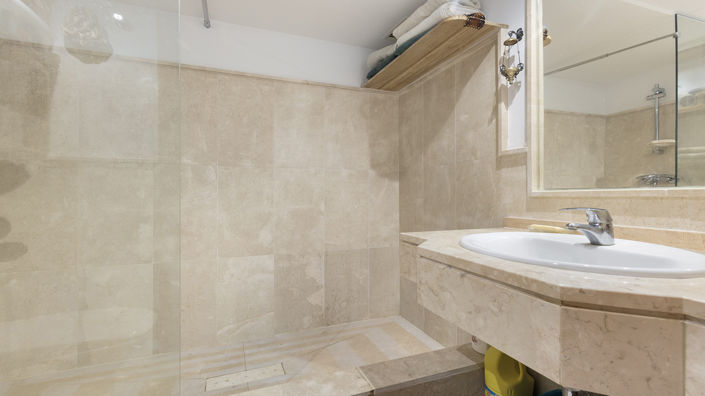 Image No.17-2 Bed Property for sale
