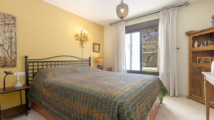 Image No.19-2 Bed Property for sale
