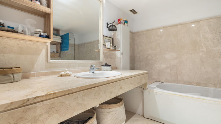 Image No.27-2 Bed Property for sale
