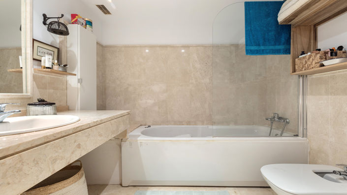 Image No.28-2 Bed Property for sale