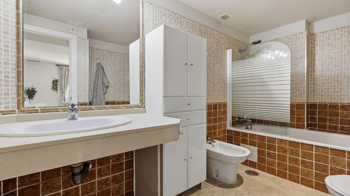 Image No.8-2 Bed Apartment for sale