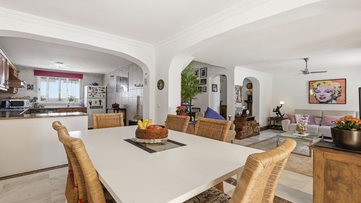 Image No.11-4 Bed House for sale