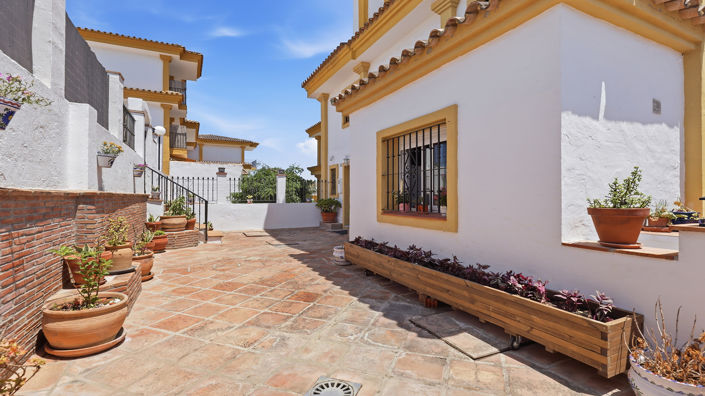 Image No.16-4 Bed House for sale