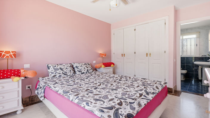 Image No.21-4 Bed House for sale