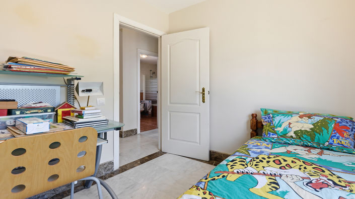 Image No.27-4 Bed House for sale