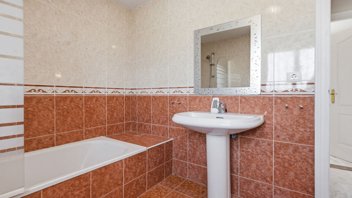 Image No.29-4 Bed House for sale