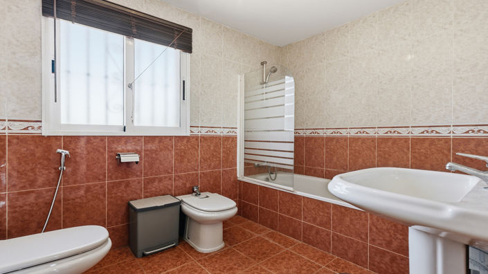 Image No.30-4 Bed House for sale