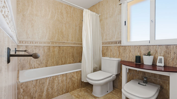 Image No.34-4 Bed House for sale