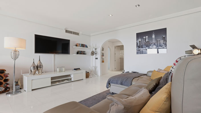 Image No.12-2 Bed Property for sale