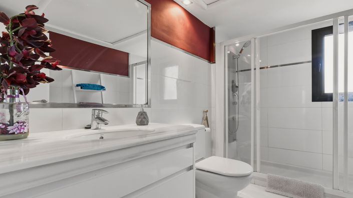 Image No.28-2 Bed Property for sale