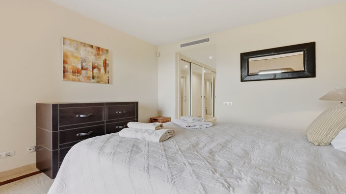 Image No.24-3 Bed Property for sale