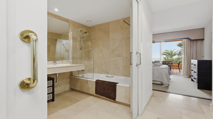 Image No.28-3 Bed Property for sale