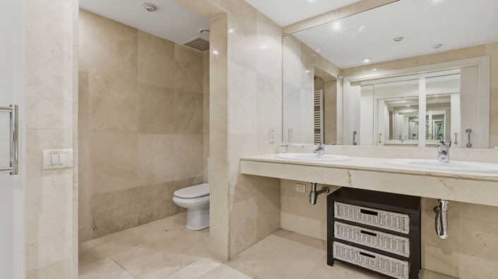 Image No.30-3 Bed Property for sale
