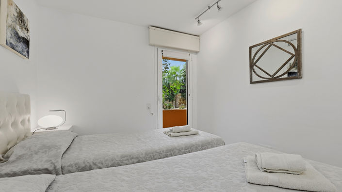 Image No.35-3 Bed Property for sale