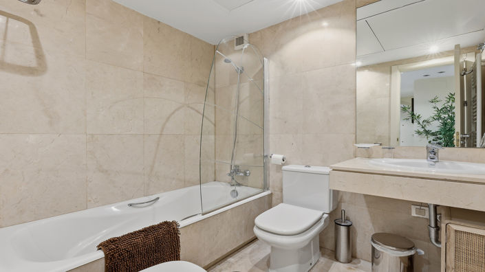 Image No.42-3 Bed Property for sale