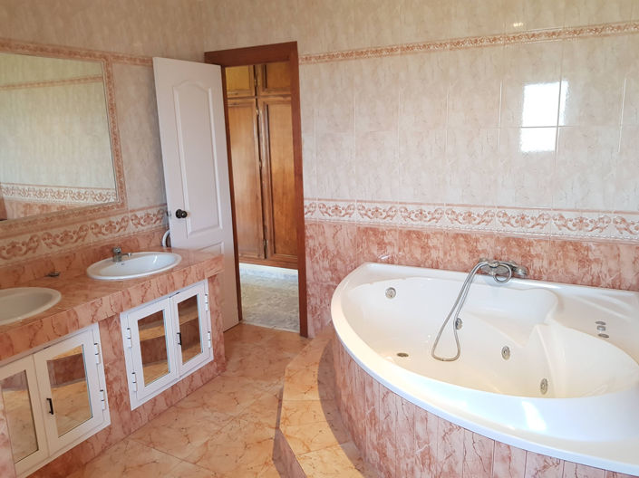 Image No.28-4 Bed Villa for sale