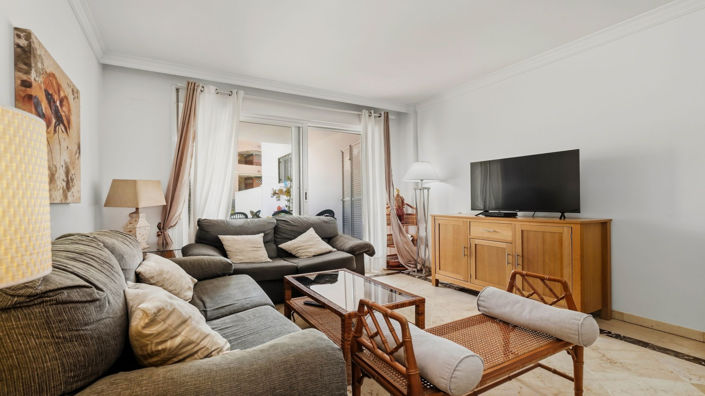 Image No.12-2 Bed Property for sale