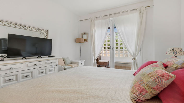 Image No.18-2 Bed Property for sale