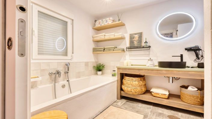 Image No.20-2 Bed Property for sale