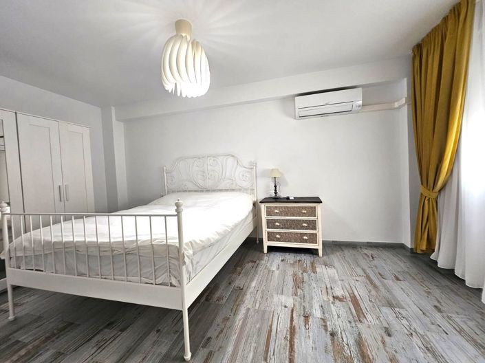 Image No.21-3 Bed Flat for sale