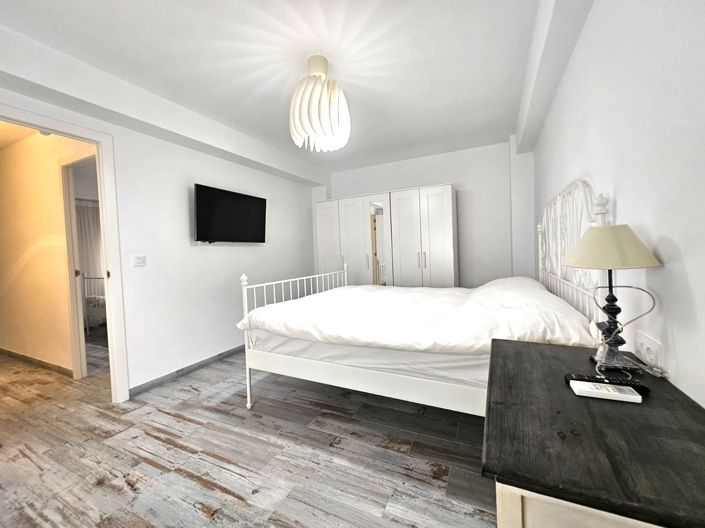 Image No.22-3 Bed Flat for sale