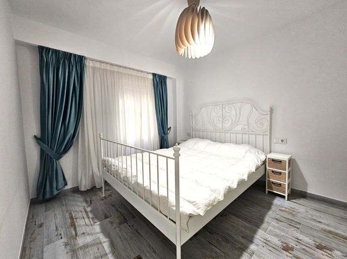 Image No.24-3 Bed Flat for sale